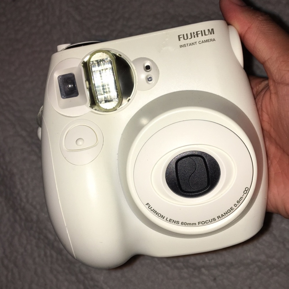 Fujifilm Instax mini 7s.